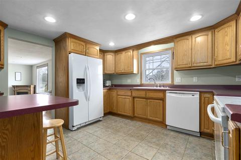 8 Cherry Ct, Appleton, WI 54915 photo 2