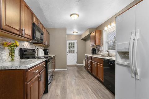1925 N Oneida St, Appleton, WI 54911 photo 3