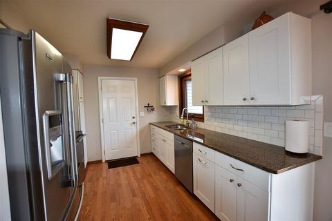 2319 S Horizon Dr, Appleton, WI 54915 photo 5