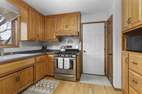 2321 W Seneca Dr, Appleton, WI 54914 photo 2