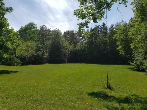 Crestwood Drive, Oshkosh, WI 54904