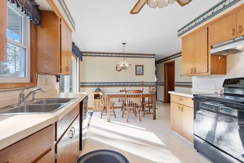 618 S Schaefer St, Appleton, WI 54915 photo 2