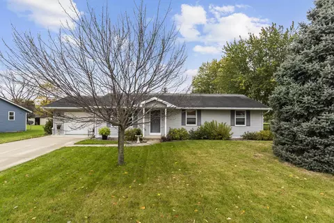 330 Sharla St, Wrightstown, WI 54180 photo 2