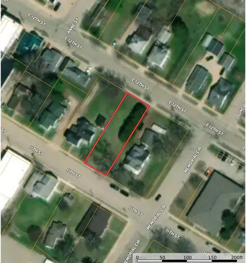 35 11th St, Clintonville, WI 54929