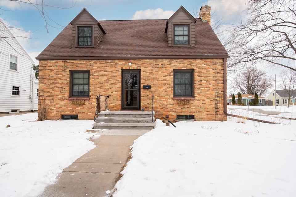 630 E Parkway Blvd, Appleton, WI 54911 22 Photos MLS