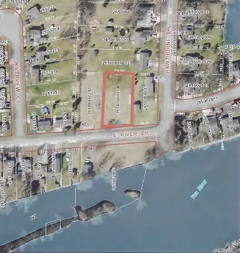 661 E River Dr, Omro, WI 54963
