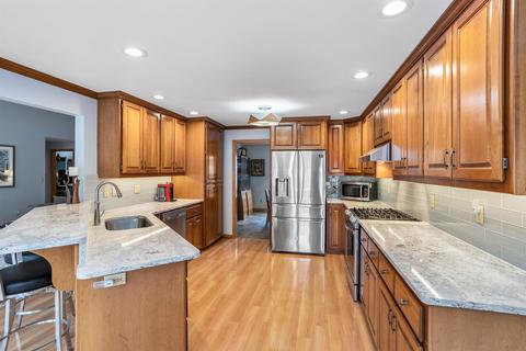 2208 S Matthias St, Appleton, WI 54915 photo 9