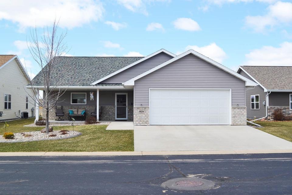 1404 Westcreek Ln, Neenah, WI 54956 25 Photos MLS 50257174 Movoto