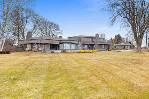 1816 Lake St, Algoma, WI 54201