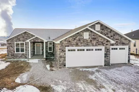 446 Royal St Pats Dr, Wrightstown, WI 54180