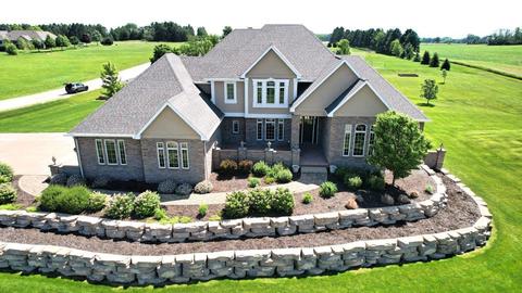 2987 Rose Moon Way, Neenah, WI 54956