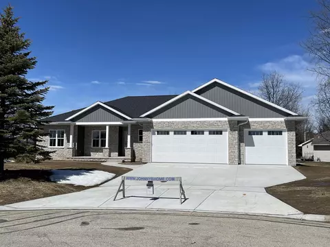 3181 Morningwoods Ct, Green Bay, WI 54311