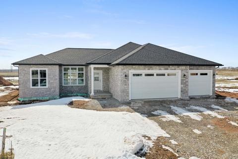 452 Royal St Pats Dr, Wrightstown, WI 54180
