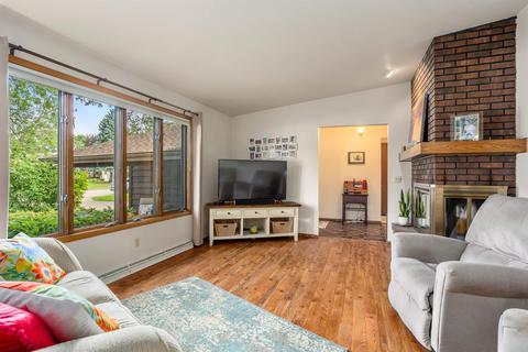 2131 W Harvest Dr, Appleton, WI 54914 photo 3