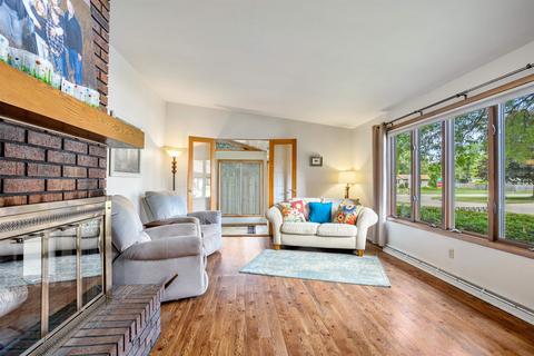 2131 W Harvest Dr, Appleton, WI 54914 photo 2