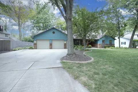 3217 S White Birch Ln, Appleton, WI 54915 photo 1