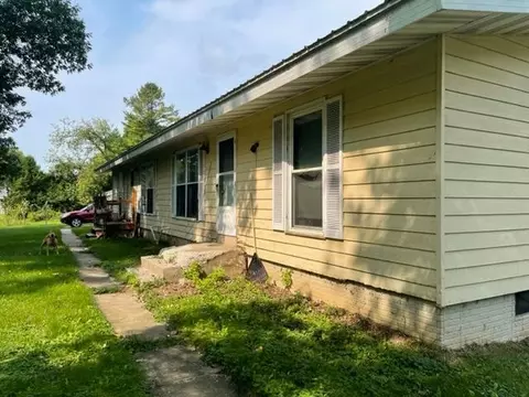 109 Lemke St, Cecil, WI 54111