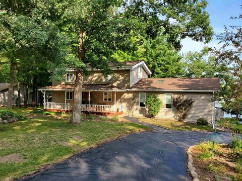 130 Lake Shore Dr, Iola, WI 54945