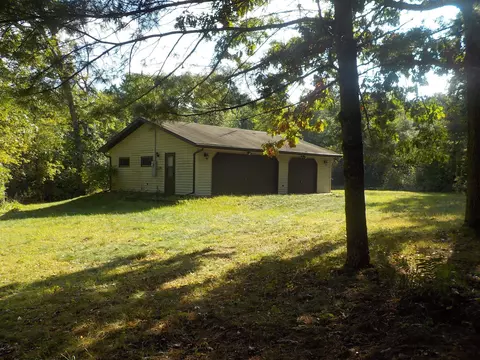 w7104 South Oakwood Circle, Neshkoro, WI 54960