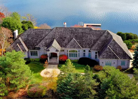 2387 Lost Dauphin Rd, De Pere, WI 54115