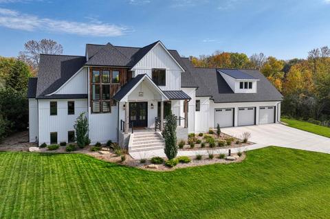 1542 Hidden Acres Ln, Neenah, WI 54956