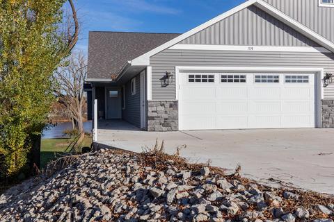 719 Maplewood Rd, Omro, WI 54963