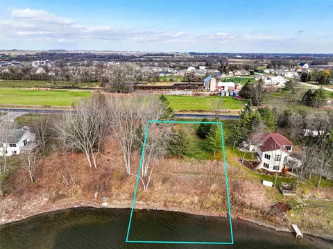 1853 E Shady Ln, Neenah, WI 54956