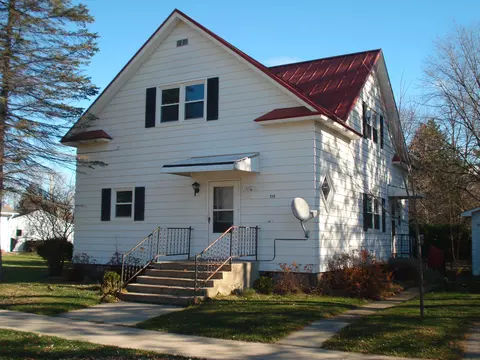 215 N Oxford St, Wautoma, WI 54982