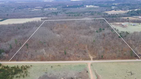 N Lake Road, Iola, WI 54945