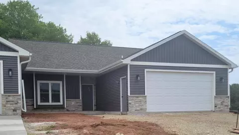 1001 Mill Pond Cir # B, Weyauwega, WI 54983