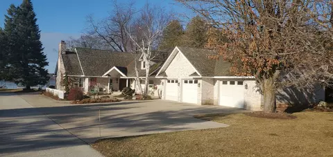 3833 Bay Shore Dr, Sturgeon Bay, WI 54235