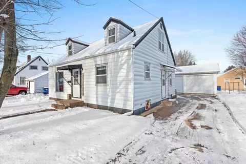 77 E 14th St, Clintonville, WI 54929