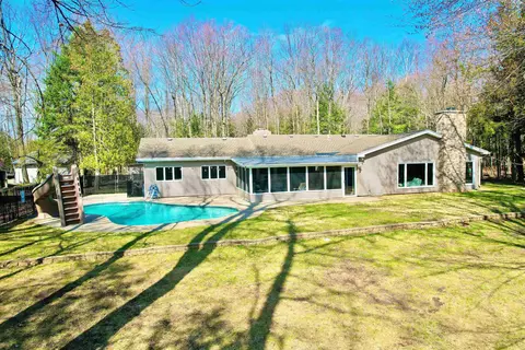 W6765 Fairland Loop, Menominee, MI 49858