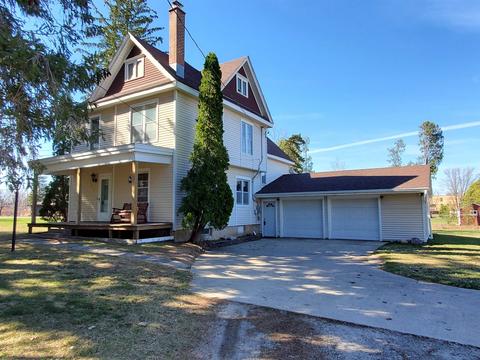 w10852 Oak Street, New London, WI 54961