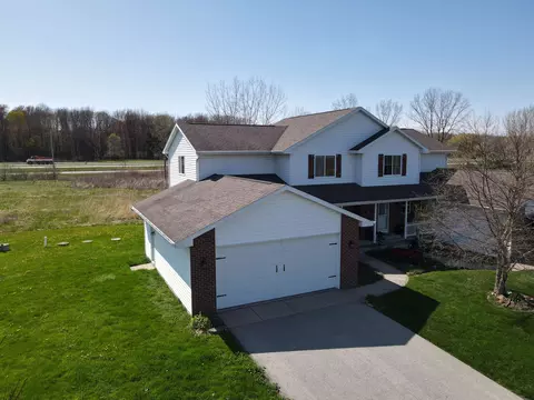 483 Madeline Ln, Little Suamico, WI 54141