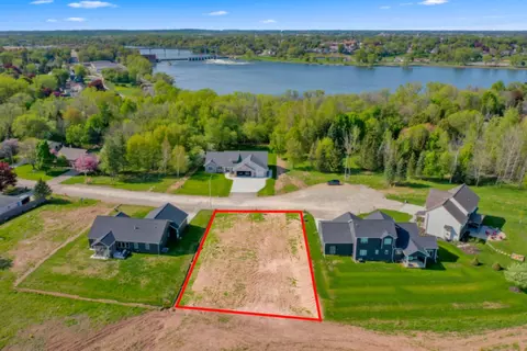 405 Jerelyn Ct #8, Combined Locks, WI 54113