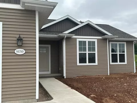 N1710 Waterlefe Drive, Greenville, WI 54942