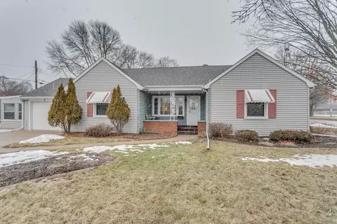 2 Cherry Ct, Appleton, WI 54915 photo 2
