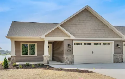 1421 Prairie Lake Cir, Neenah, WI 54956