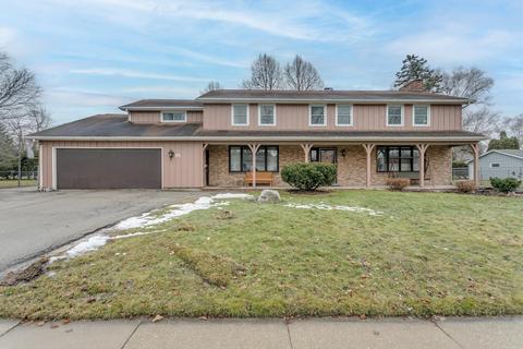 15 E Silver Spur Ln, Appleton, WI 54915