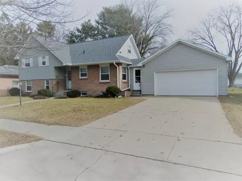 3212 16th St, Menominee, MI 49858