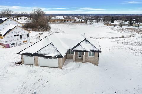 3038 Stone Fence Pl, Green Bay, WI 54311