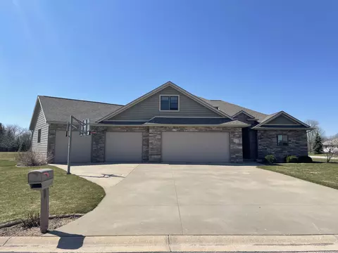 n8439 Muirfield Way, Menasha, WI 54952