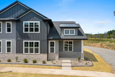2812 Elm Tree Hl, Howard, WI 54313