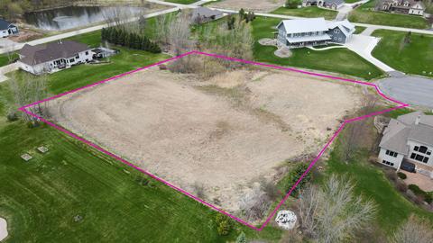 Champagne Court, Appleton, WI 54913