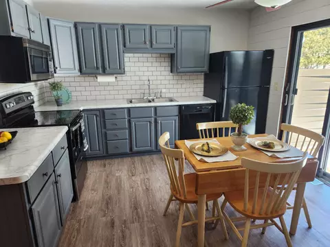 720 S Westhaven Pl #E, Appleton, WI 54914 photo 2