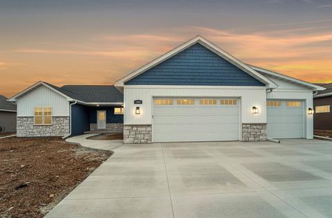 1984 Mimosa Ln, Neenah, WI 54956