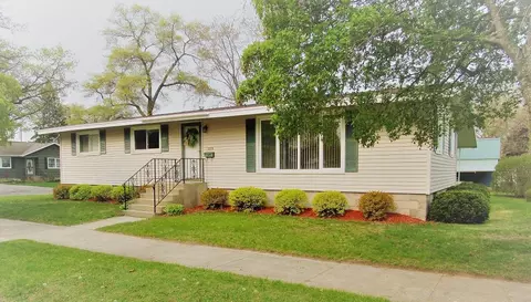 1825 10th St, Marinette, WI 54143