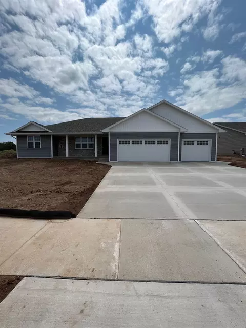 1596 Marie Ln, Green Bay, WI 54313