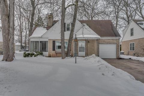 2441 Hickory Ln, Appleton, WI 54915